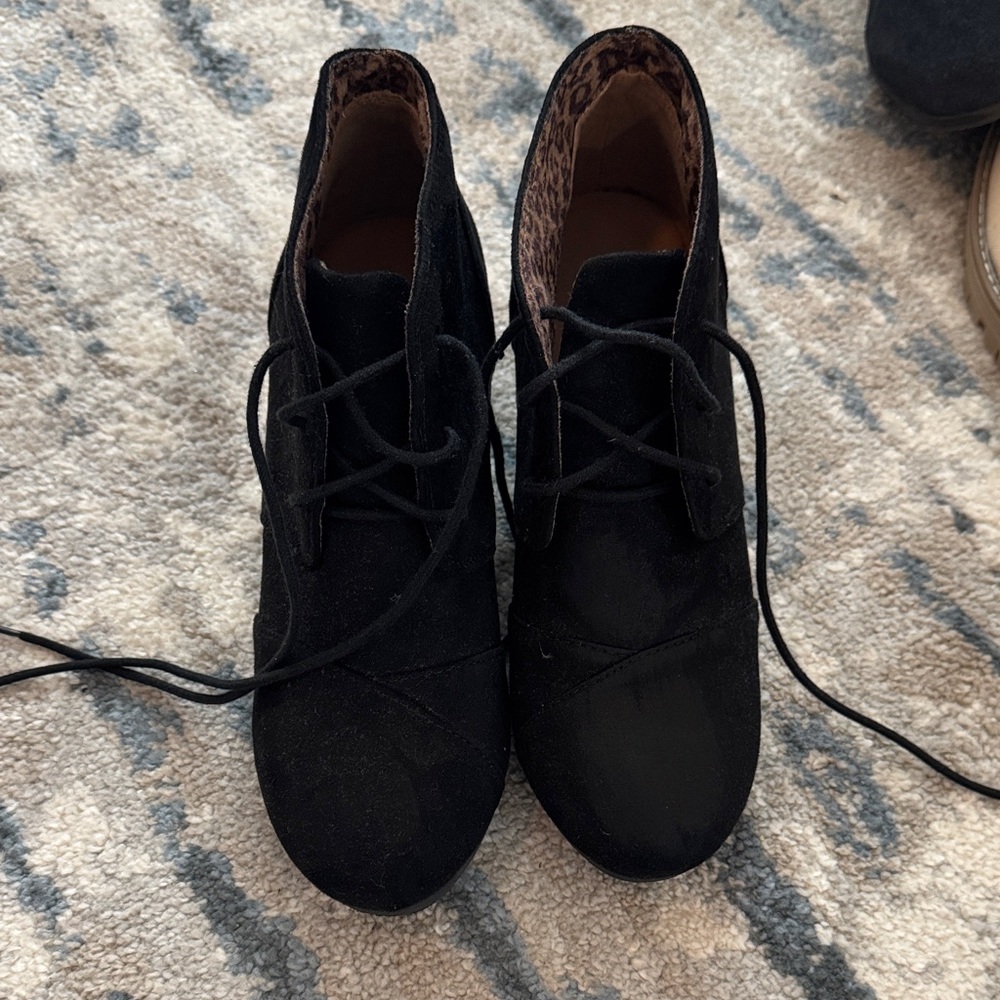 Elegant Black Lace-Up Women's Boots